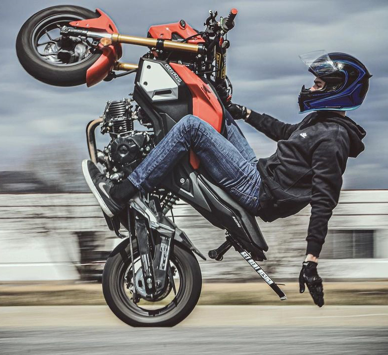 Honda Grom wheelie